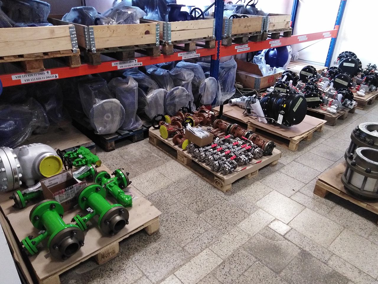 Realizace ARPOD v Asii – armatury připravené k expedici pro elektrárny v Indonésii a Jordánsku